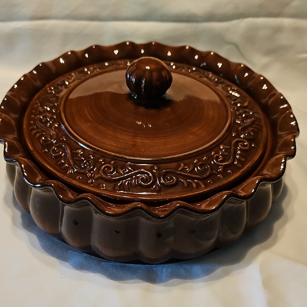 CELEBRATING HOME STONEWARE Casserole Dish/Tortilla Warmer 10"